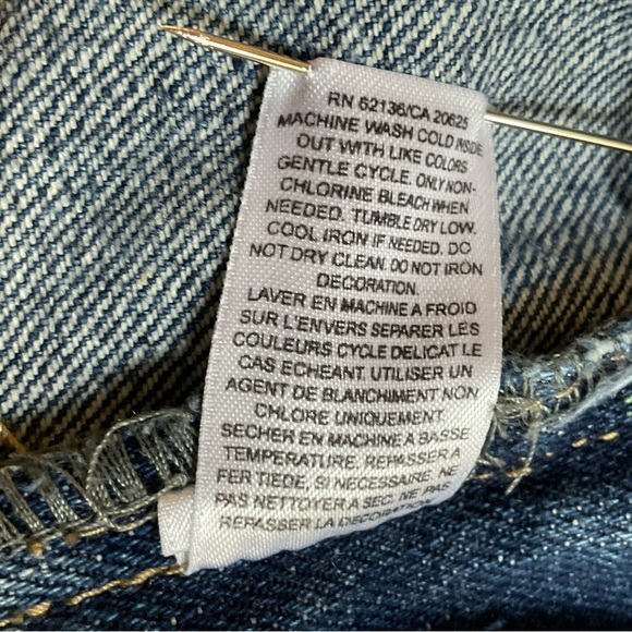 Guess Size 31 Ladies Straight Leg, Medium Wash, Faded, Embellished Jeans - Picture 3 of 16